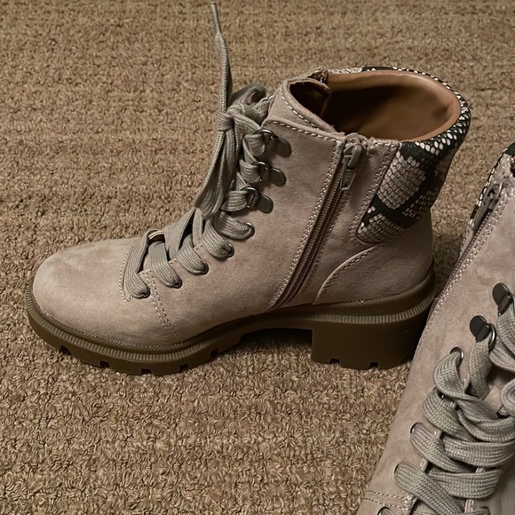 Universal Thread tan boots. Size 8 1/2. New! - Picture 4 of 10